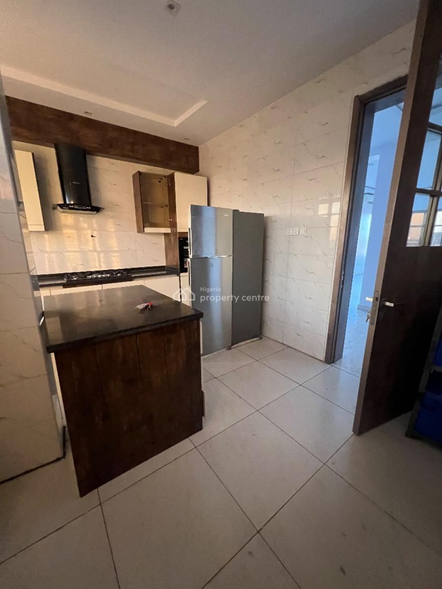 Fully Serviced and Spacious 3bedroom with Bq at Lekki Phase 1, Off Admiralty Way Lekki Phase 1 Lagos State, Lekki Phase 1, Lekki, Lagos, Flat / Apartment for Rent