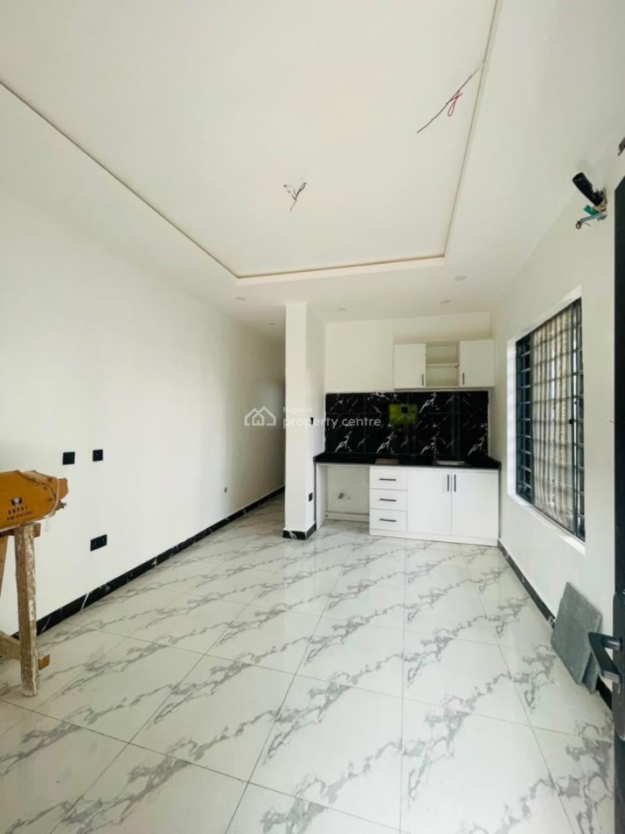 Mini Flat  a Room and Parlor  Self Serviced, Lekki, Lagos, Flat / Apartment for Rent