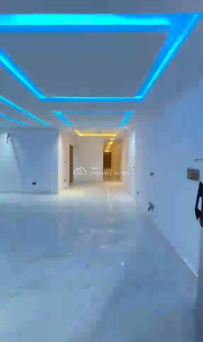 Standard 3 Bedrooms, Off Admiralty Way, Lekki Phase 1, Lekki, Lagos, Flat / Apartment for Rent