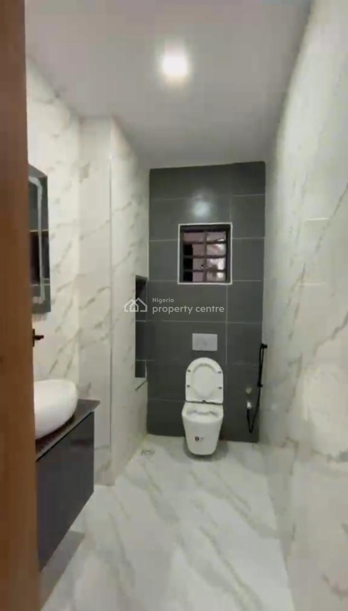Standard 3 Bedrooms, Off Admiralty Way, Lekki Phase 1, Lekki, Lagos, Flat / Apartment for Rent