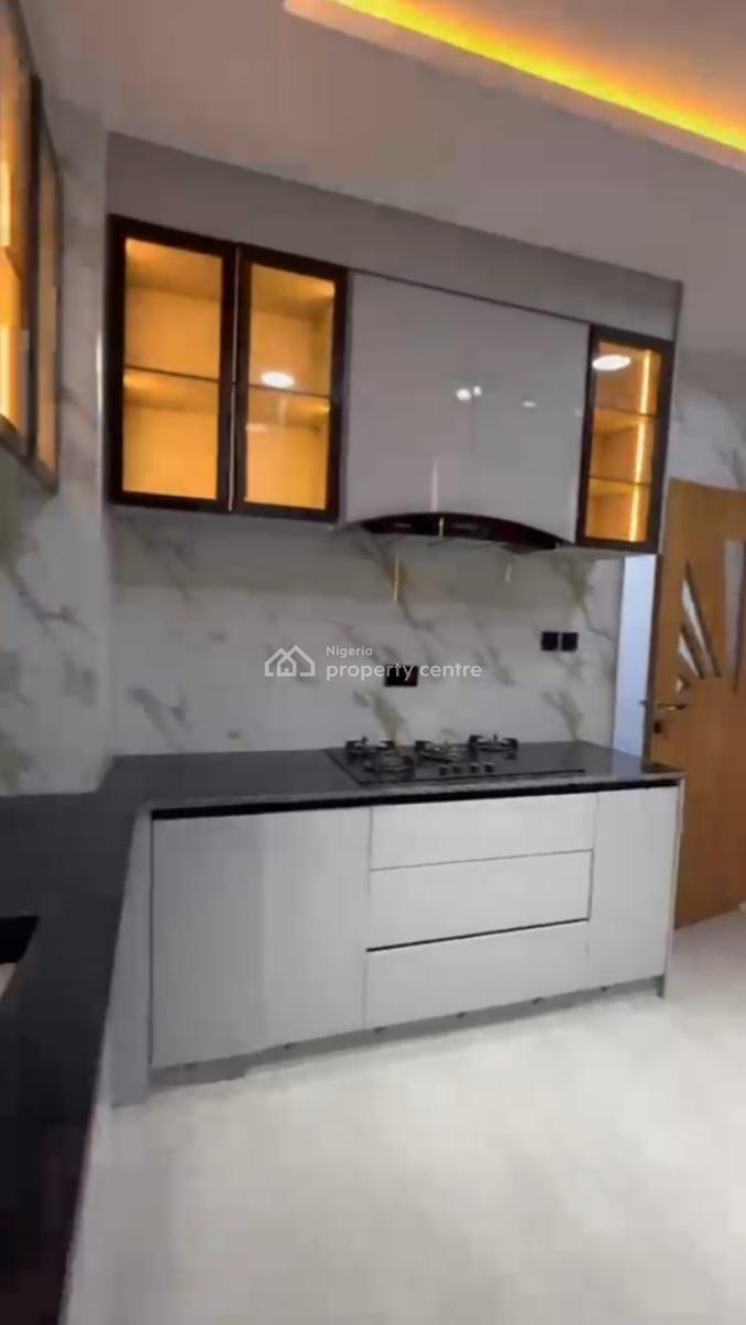 Standard 3 Bedrooms, Off Admiralty Way, Lekki Phase 1, Lekki, Lagos, Flat / Apartment for Rent