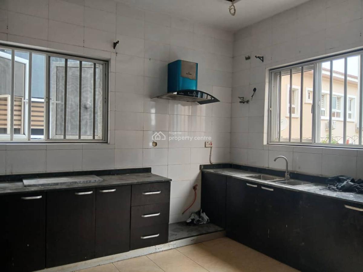 4 Bedroom Terrace with a Bq, Shoprite Road Osapa Lekki Lagos, Osapa, Lekki, Lagos, Terraced Duplex for Rent