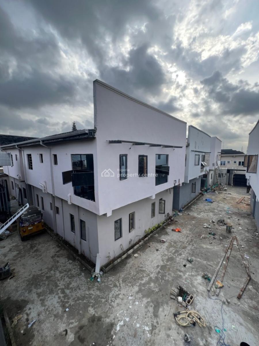 Luxurious Studio and One Bedroom Apartment Lease, Obanikoro, Shomolu, Lagos, House for Sale