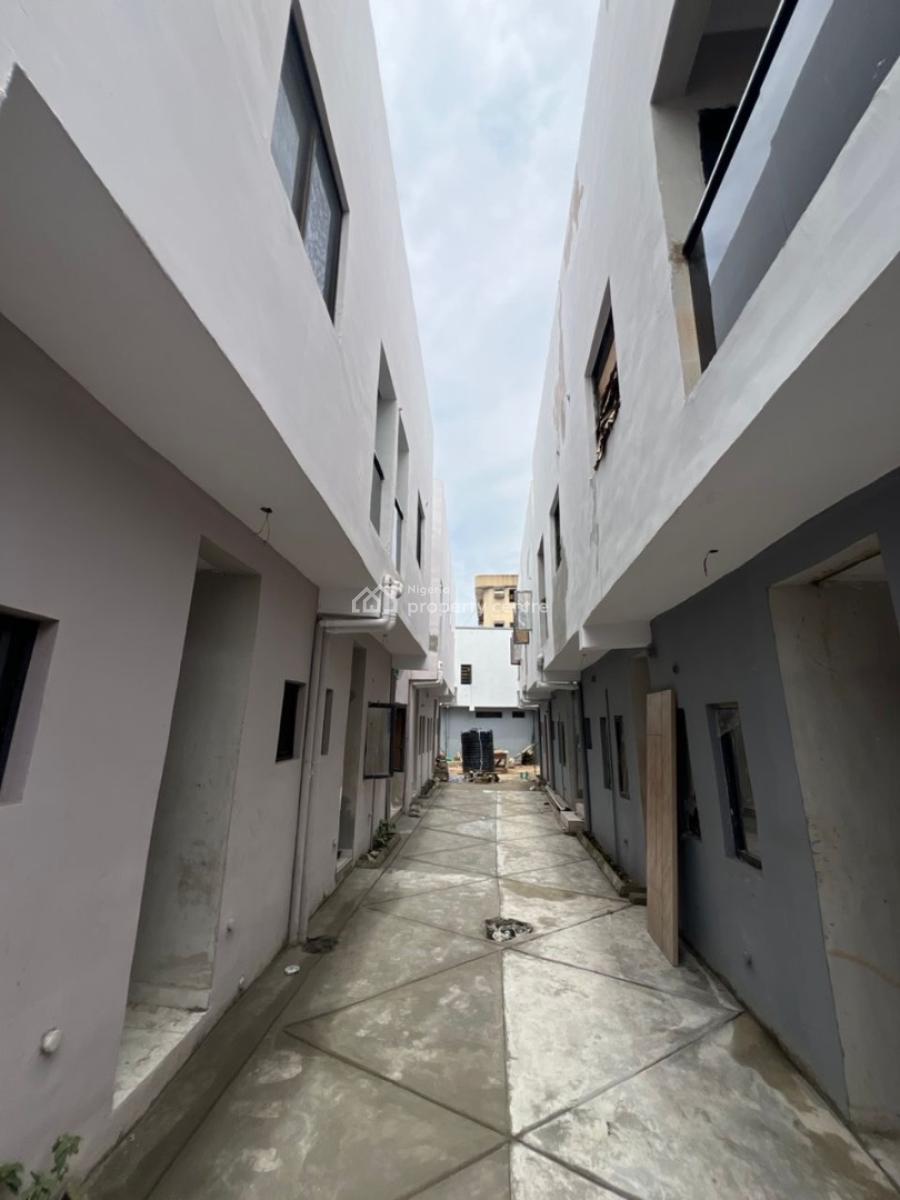 Luxurious Studio and One Bedroom Apartment Lease, Obanikoro, Shomolu, Lagos, House for Sale