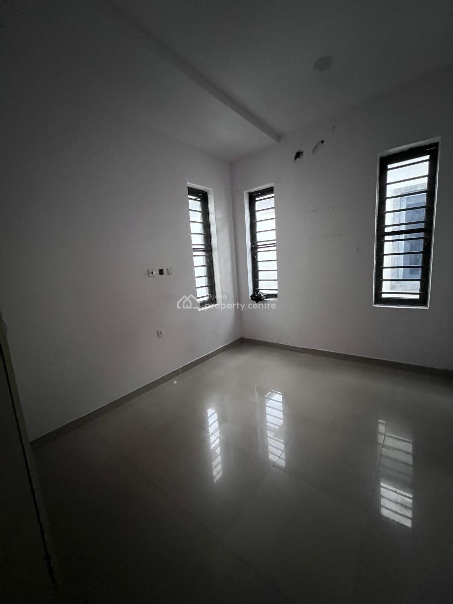 Standard Single Room in a Duplex Shared Apartment