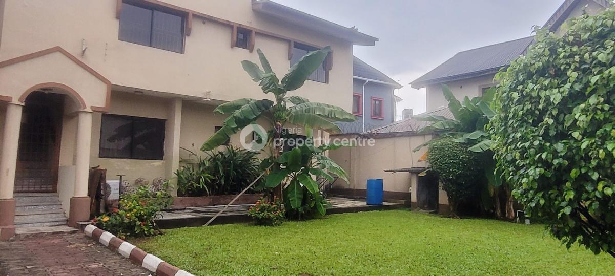 Green Serene 2 Bedrooms Flat with Manucured Lawn and Solar Panels