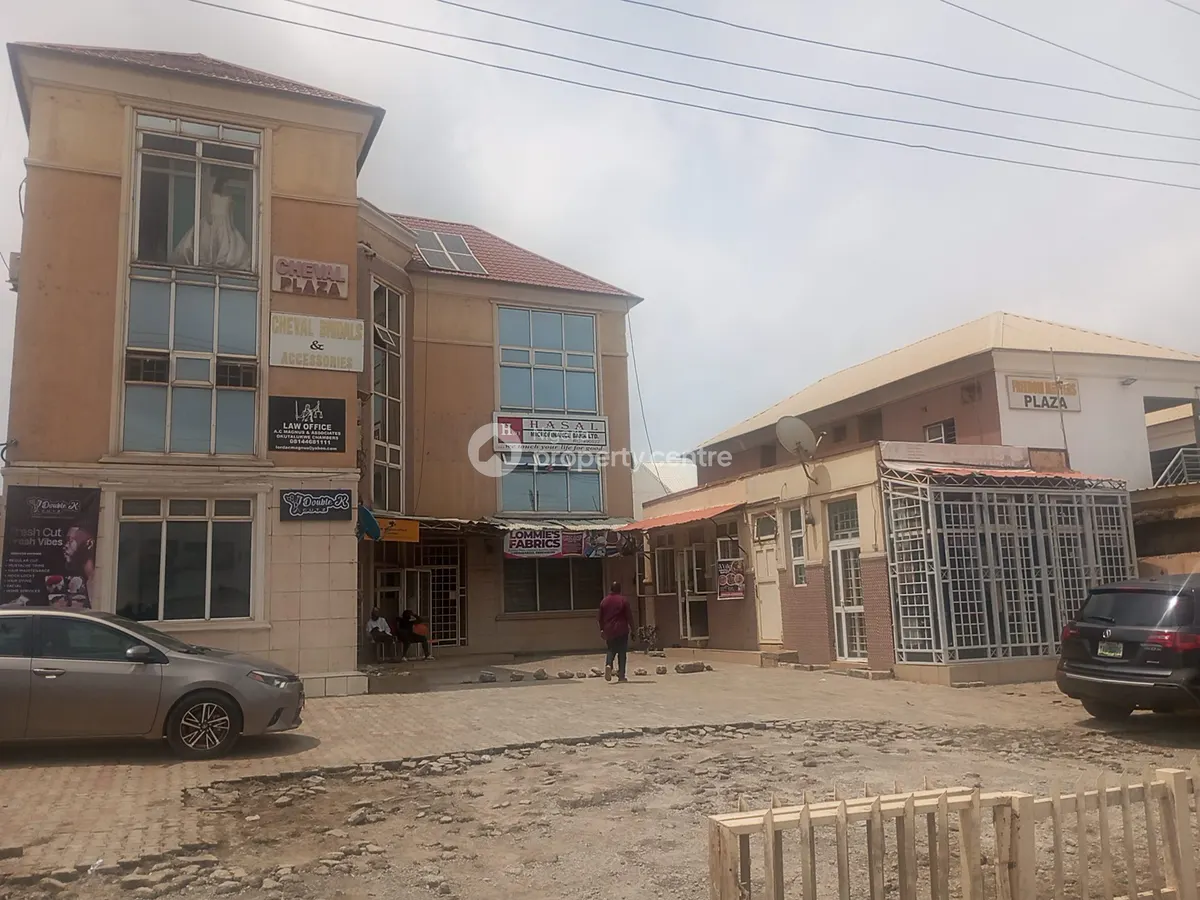 13 Suite Commercial Plaza