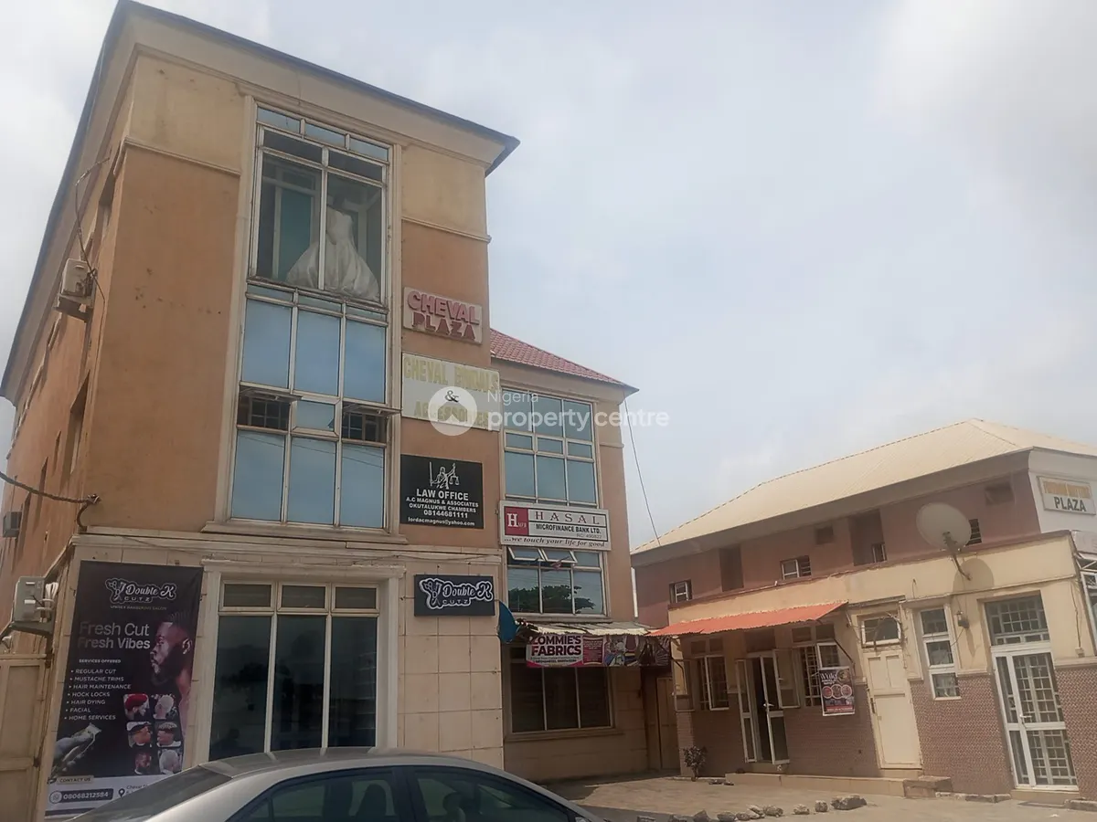 13 Suite Commercial Plaza