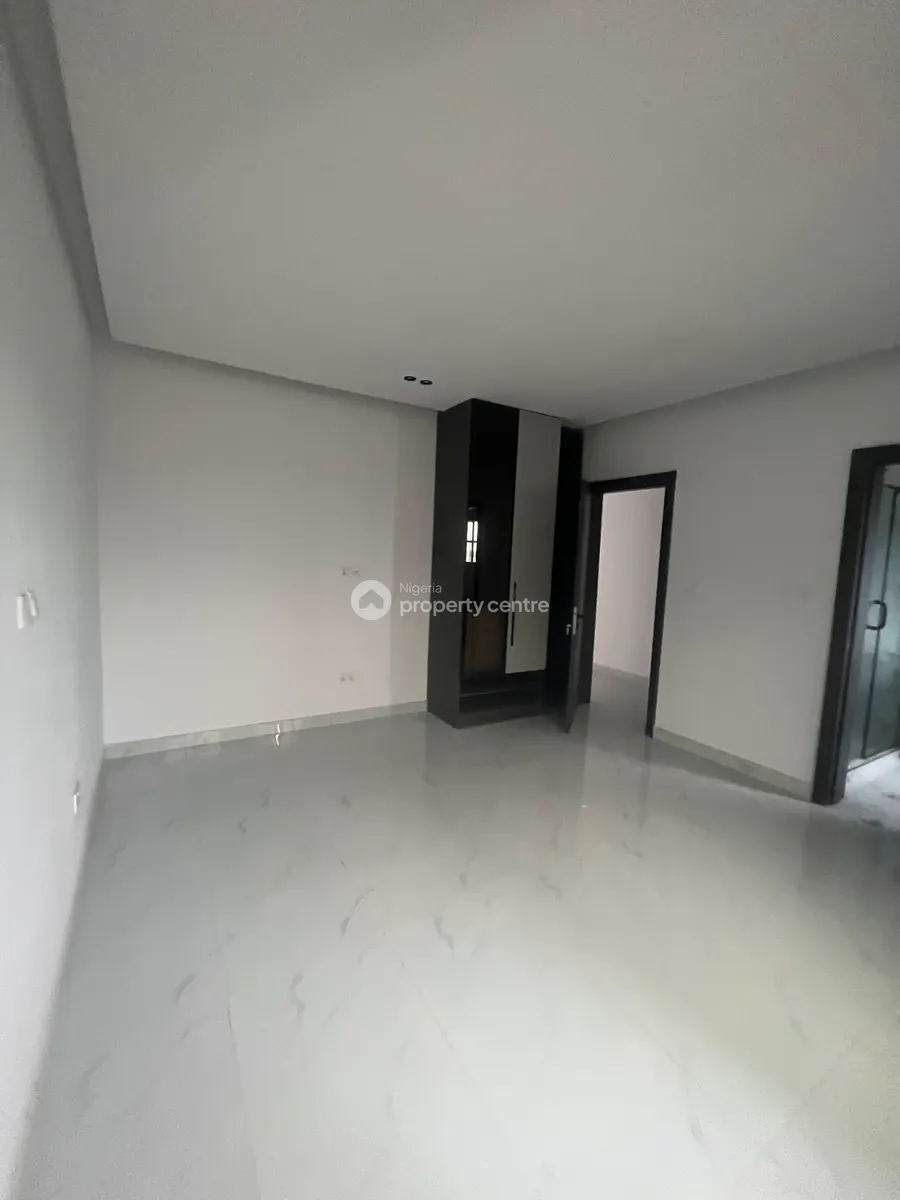 Beautiful Brand New 4 Bedroom Private Staircase Upstairs
