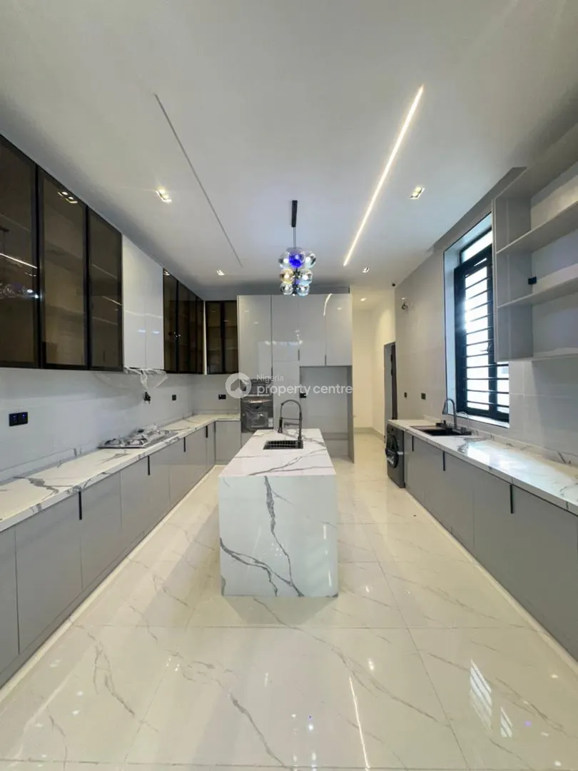 Luxury 5 Bedroom Fully Detached Duplex on with Pool