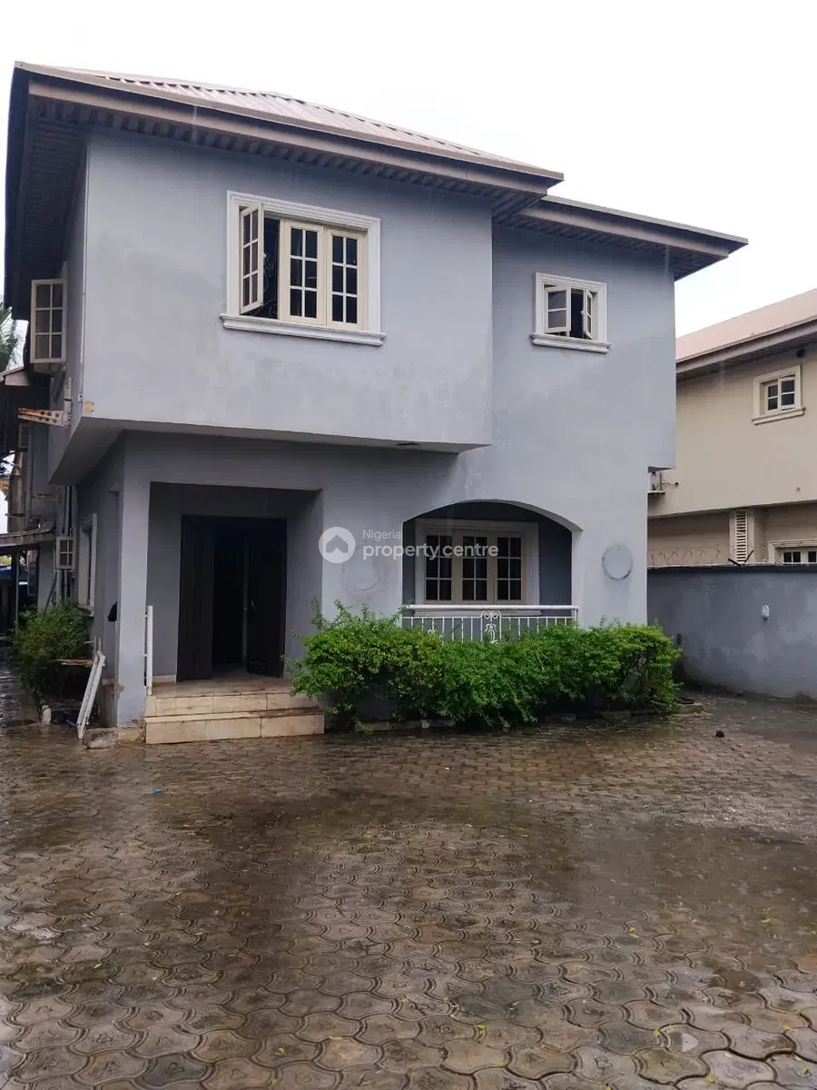 Vacant 5BR Detached House with Staff Quarters on a 460SQM Plot
