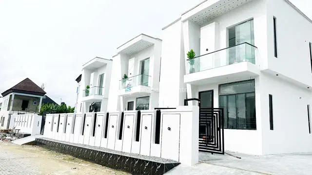 Luxurious New 4 Bedroom Fully Detached Duplex with Excellent Facility