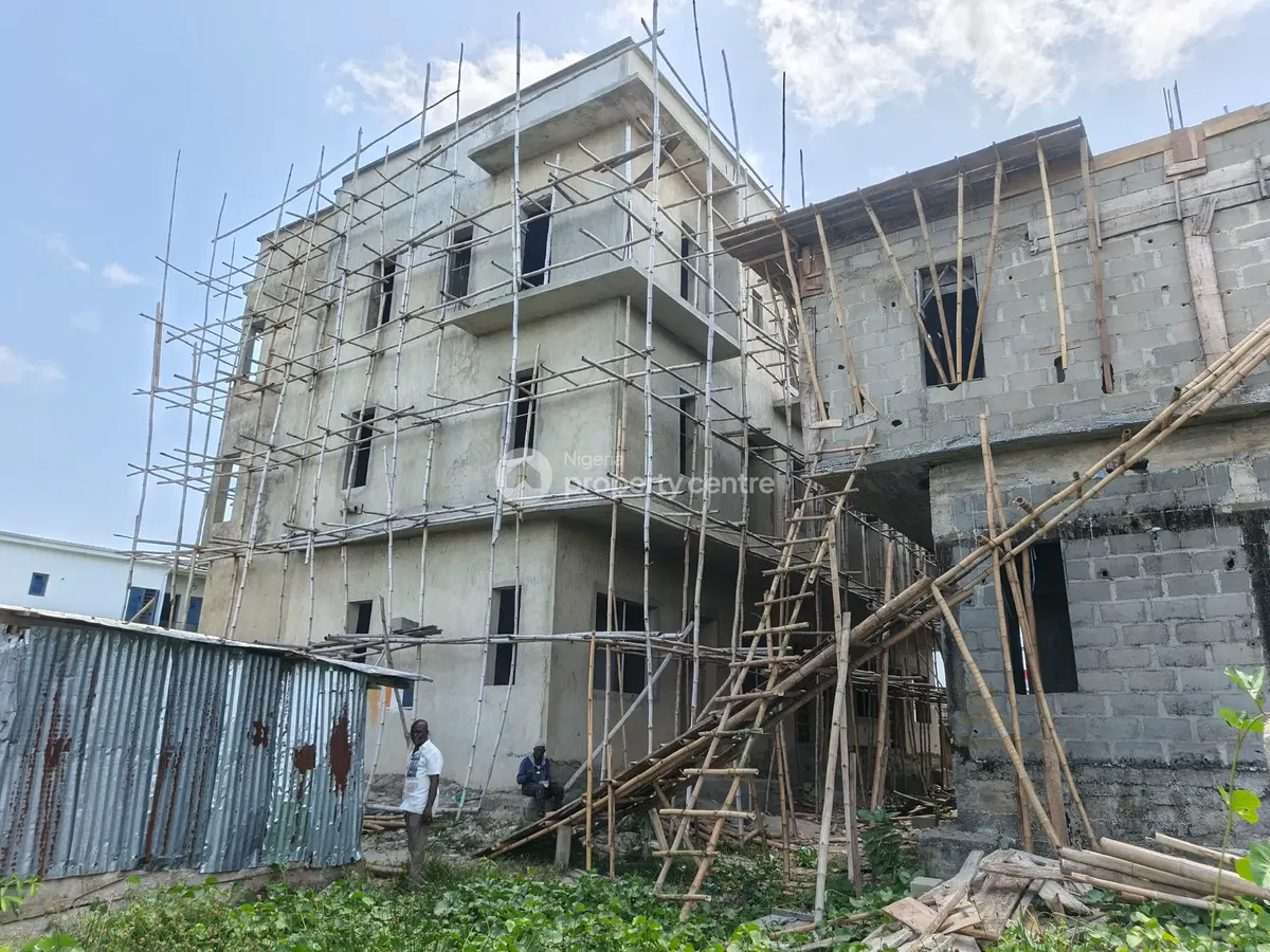 Distress 4 Bedroom Terrace Duplex on Two Floors with Swim Pool