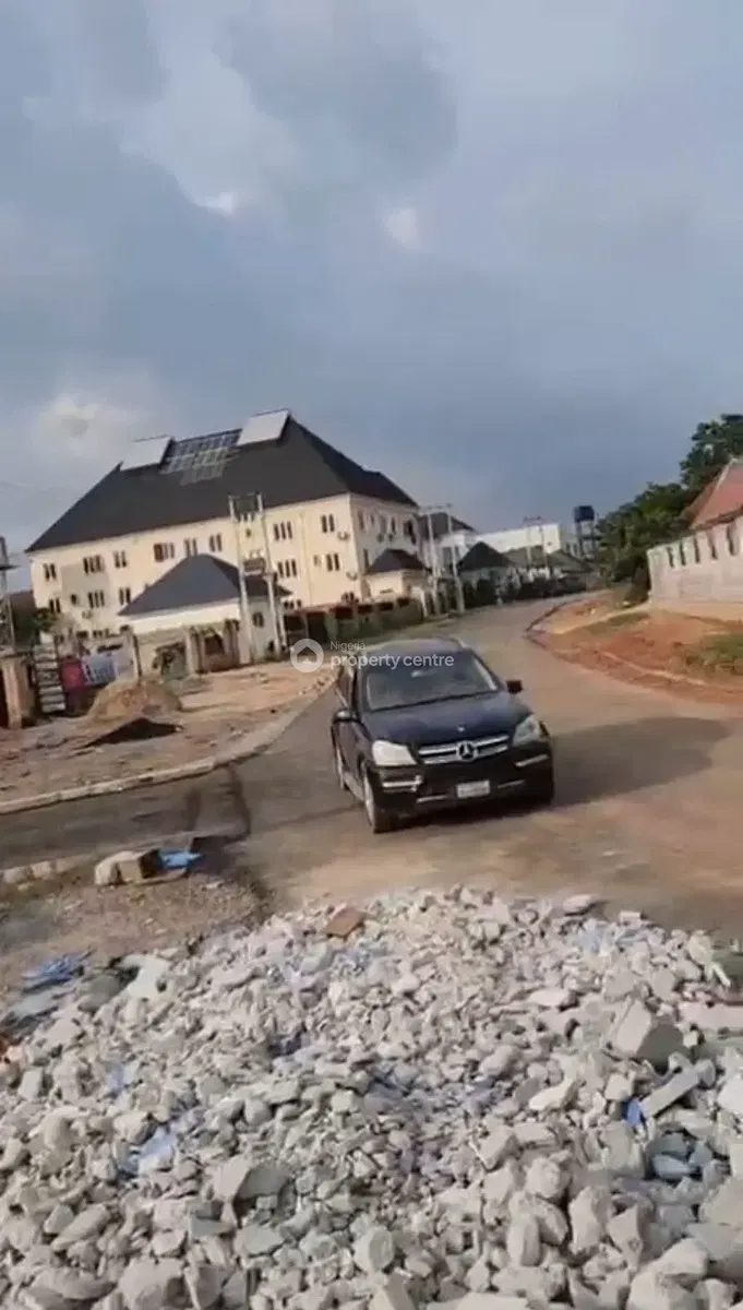 Residential 1, 200SQM Distress Land on a Tarred Road