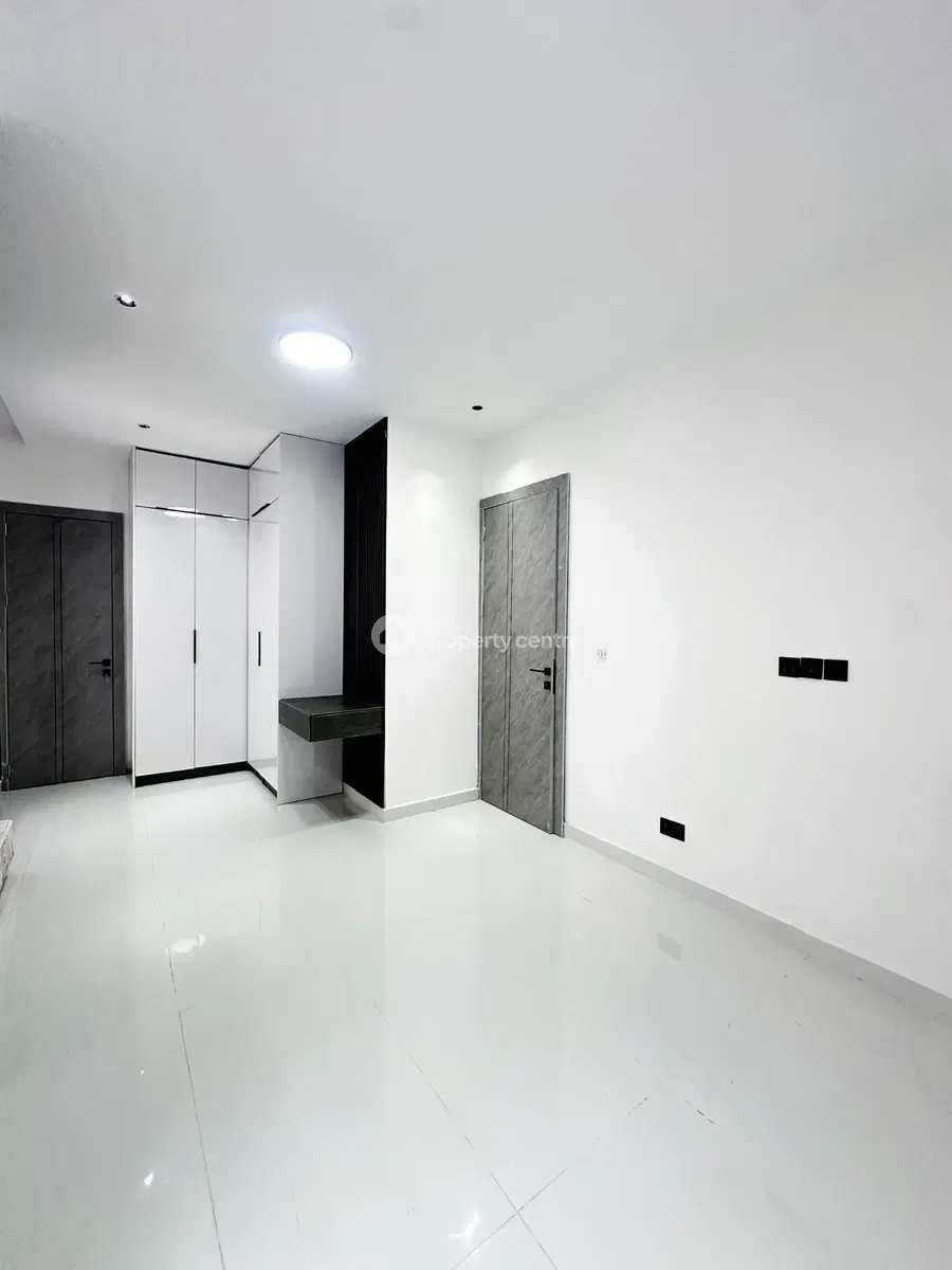 A Stunning 5 Bedroom Fully Detached Duplex with BQ & Pool