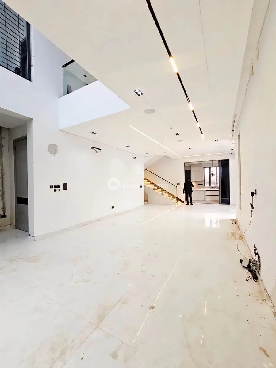5 Bedroom Fully Detached