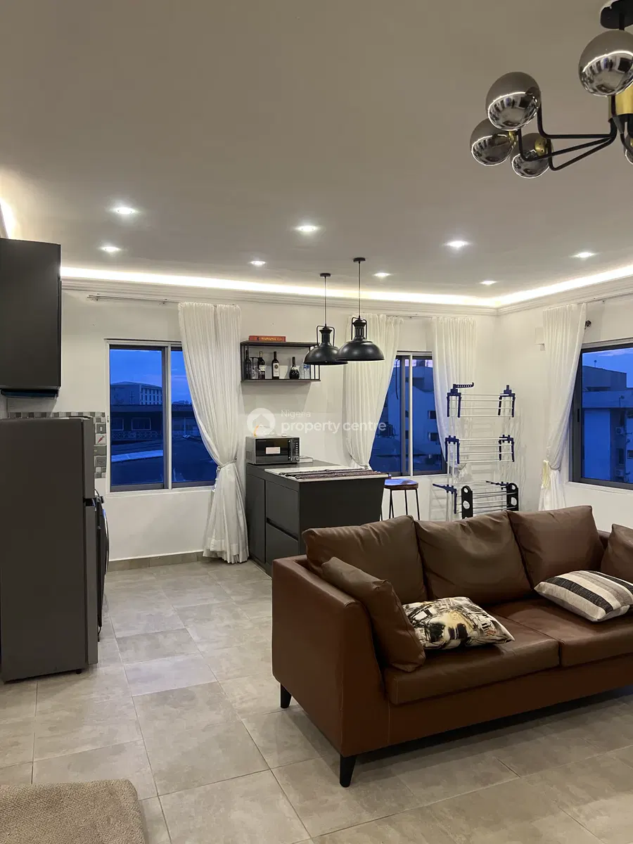 Cozy 1 Bedroom Penthouse with Private Access