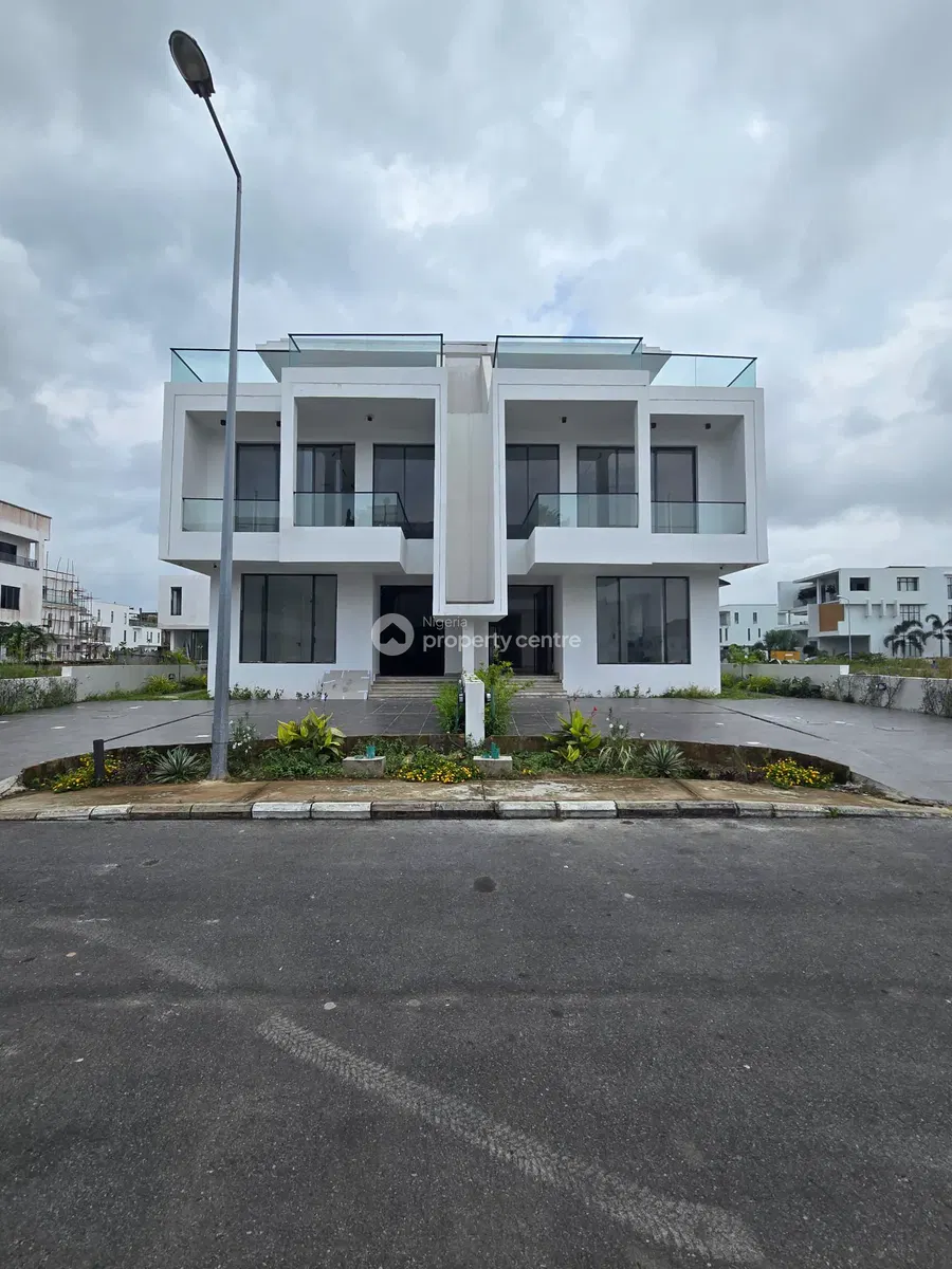 Luxurious 5 Bedroom Semi-Detached Duplex with All Roomben-Suite