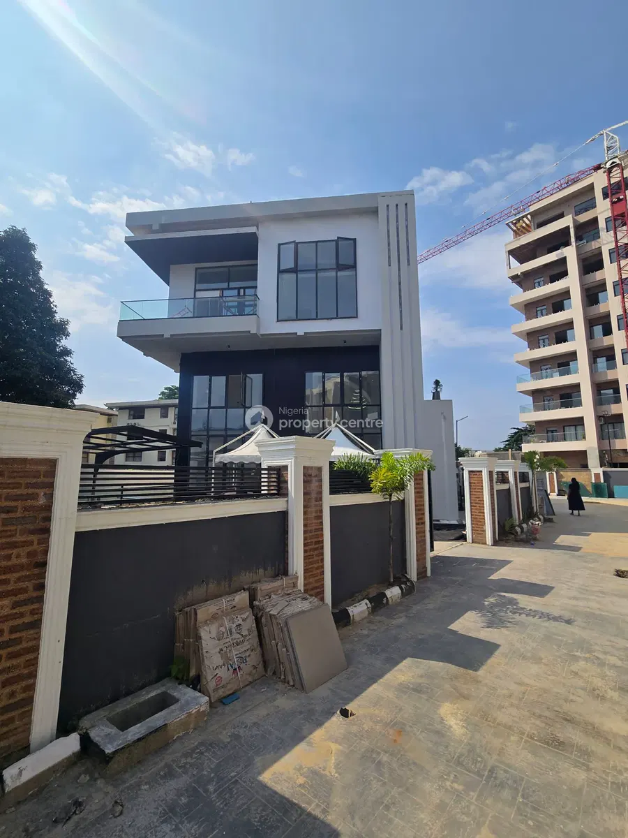 Luxuriously Built 5 Bedroom Detached Villa — Ikoyi, Lagos