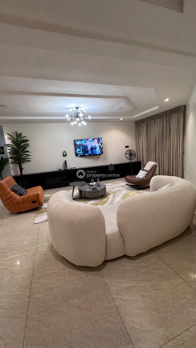 Luxuriously Furnished 2 Bedroom Apartment with Creative/Music Studio