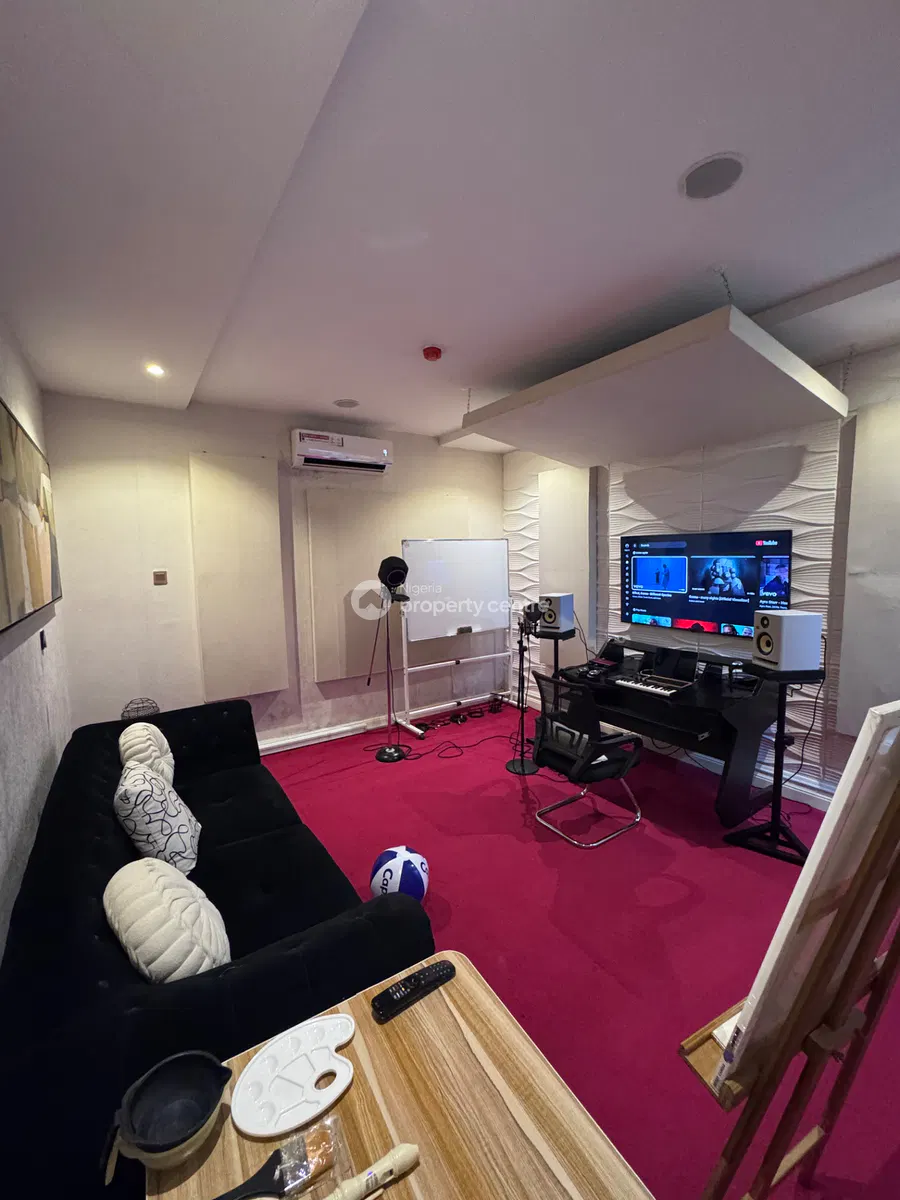 Luxuriously Furnished 2 Bedroom Apartment with Creative/Music Studio