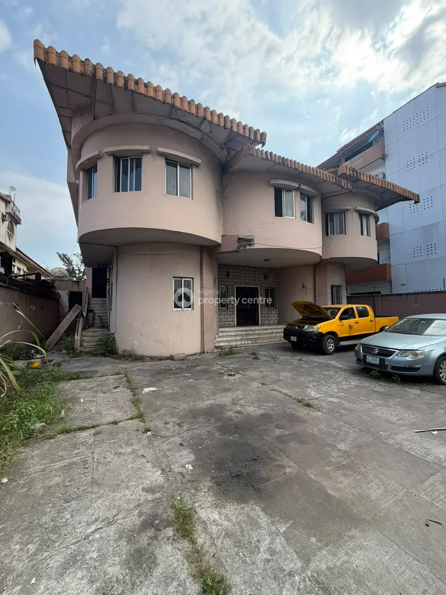 Dilapidated 10 Bedroom Detached House