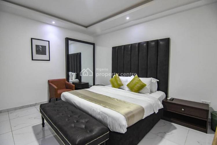 Spectacular 2 Bedroom Penthouse with Roof Top Lounge., Off Kunsela Road, Ikate Elegushi, Lekki, Lagos, Flat / Apartment Short Let