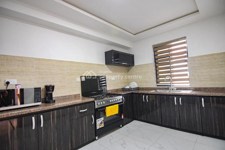 Spectacular 2 Bedroom Penthouse with Roof Top Lounge., Off Kunsela Road, Ikate Elegushi, Lekki, Lagos, Flat / Apartment Short Let