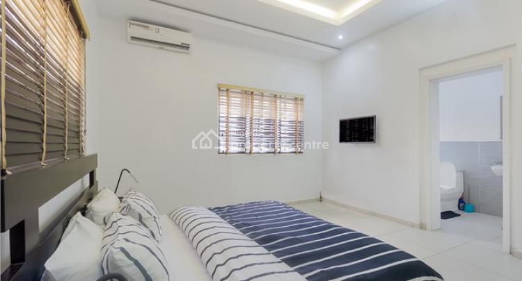 Ritzy Three Bedroom Apartment, Lekki Phase 1, Lekki, Lagos, Flat / Apartment Short Let