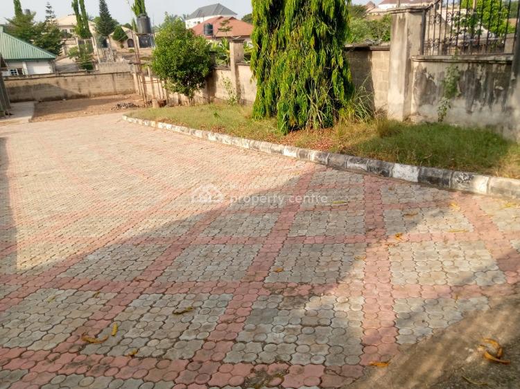 For Sale A Three Bedroom Bungalow With Four Toilets, Alagbaka Gra