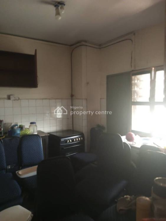 Decent 3 Bed Room Flat, Off Eric Moore Road, Surulere, Lagos, Flat / Apartment for Rent