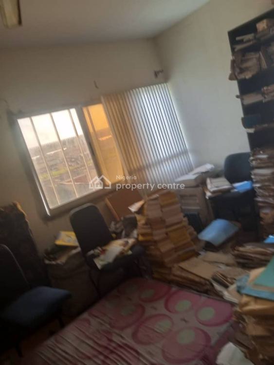 Decent 3 Bed Room Flat, Off Eric Moore Road, Surulere, Lagos, Flat / Apartment for Rent