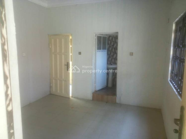 For Rent Self Contained Room, Lekki Phase 1, Lekki, Lagos 1 Beds, 1