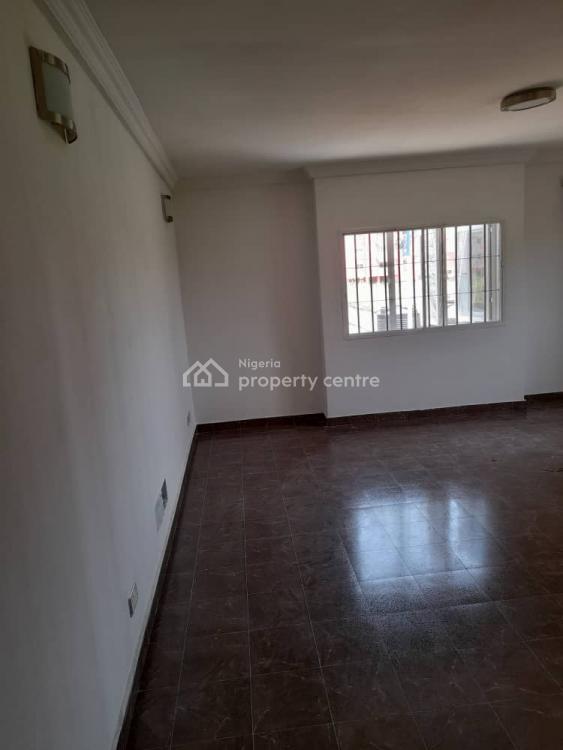 For Sale 3 Bedroom Flat, New Haven, Enugu, Enugu 3 Beds, 4 Baths