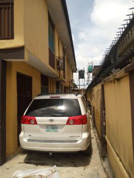 Standard & Spacious 3 Bedroom, Off Akanro Street, Ilasa-maja, Mushin, Lagos, Flat / Apartment for Rent