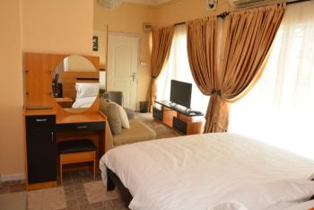 2 Bedrooms, 2 Olatubosun Street. Shonibare Estate, Ikeja Gra, Ikeja, Lagos, Flat / Apartment Short Let