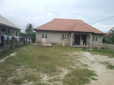 2 Bedrooms Bungalow with Bq, Wagbare Off Oreta Road, Igbogbo, Ikorodu, Lagos, Detached Bungalow for Sale
