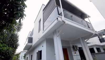 Beautiful and New 4 Bedrooms, Self Compound, Off Oduduwa Way, Ikeja Gra, Ikeja, Lagos, Flat / Apartment Short Let
