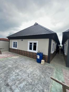 Nicely Built 3 Bedroom Flat, Adeoje Estate, Akala Expressway, Apata, Ibadan, Oyo, Flat / Apartment for Rent
