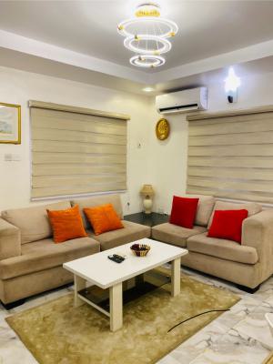 2 Bedrooms Apartment, No 8c Olukole Close, Off Ajao Street, Olufemi Road, Ogunlana, Surulere, Lagos, Flat / Apartment Short Let