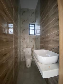 Contemporary 5 Bedrooms Detached Duplex