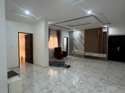 Clean 3 Bedroom Flat