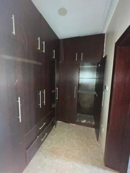 1 Luxurious Master Bedroom in a Beautiful Estate