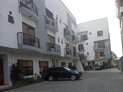 Luxury 4 Bedroom Terrace with Ample Space