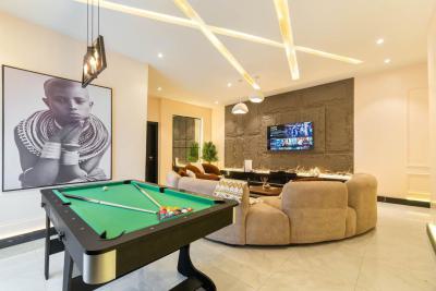 Luxurious 2 Bedroom with Ps5 and Pool, Freedom Way, Lekki Phase 1, Lekki, Lagos, Flat / Apartment Short Let