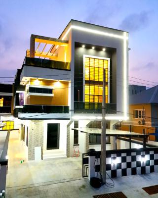 6 Bedrooms Fully Detached Duplex with a Bq & a Penthouse, Chevron Drive, Lekki, Lagos, Detached Duplex for Sale