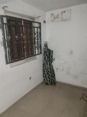 Nicely Built Room and Parlour in an Estate — Victoria Island (VI), Lagos