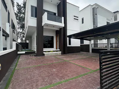 Exquisitely Finished 5 Bedroom Fully Detached Duplex