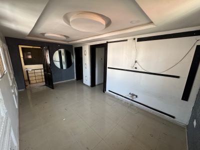 a Well Maintained 2 Bedroom Apartment(upstair), Off Admiralty Road, Lekki Phase 1, Lekki, Lagos, Flat / Apartment for Rent