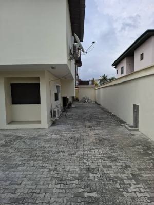 Two Bedroom Apartment, Lekki Phase 1, Lekki, Lagos, Flat / Apartment for Rent